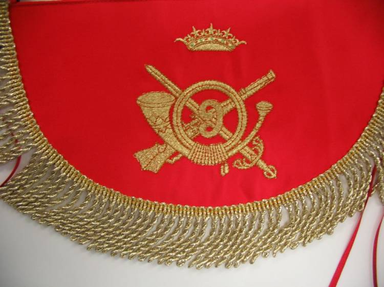 Bordado de Manoplias de Cornetas en Sevilla