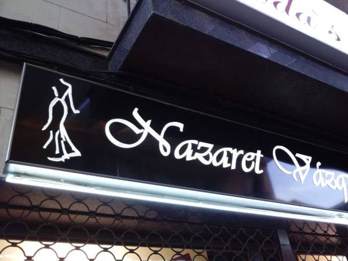 Boutique Nazaret V&aacute;zquez. R&oacute;tulo Letras 10 mm metacrilato. Dos Hermanas Sevilla