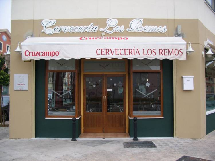 Cervecería Los Remos. Rotulación de vinilos Dos Hermanas en Sevilla
