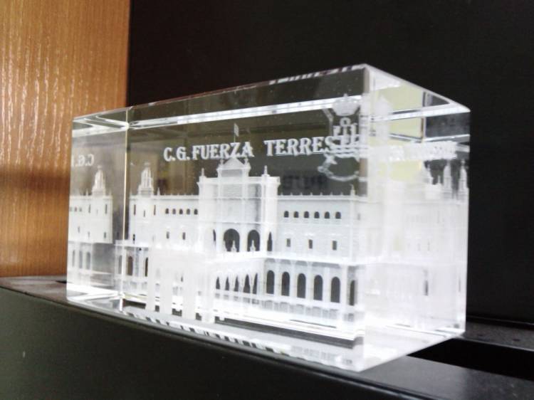 Cuartel General de la Fuerza Terrestre Cubo trofeo cristal al l&aacute;ser