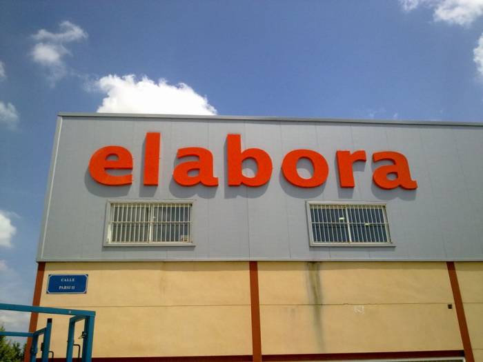 Elabora, Sevilla r&oacute;tulo corp&oacute;reo frente chapa lacada. Pol&iacute;gono Parsi
