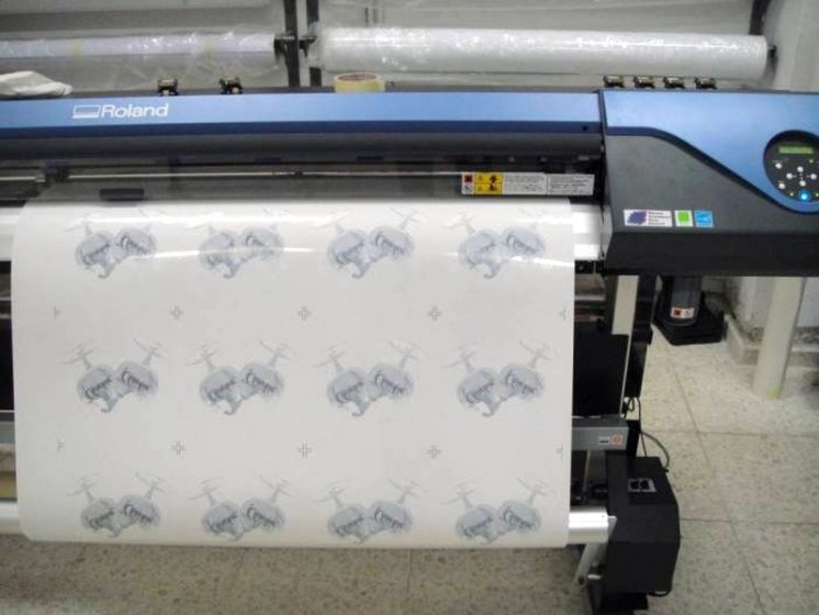 Impresión digital en vinilo electroestático + reserva blanca ( vinilo reutilizable )