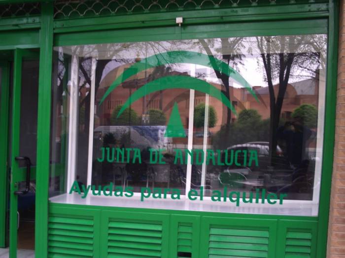 Oficina de Fomento de la Junta de Andalucía.  Rotulación de vinilos.