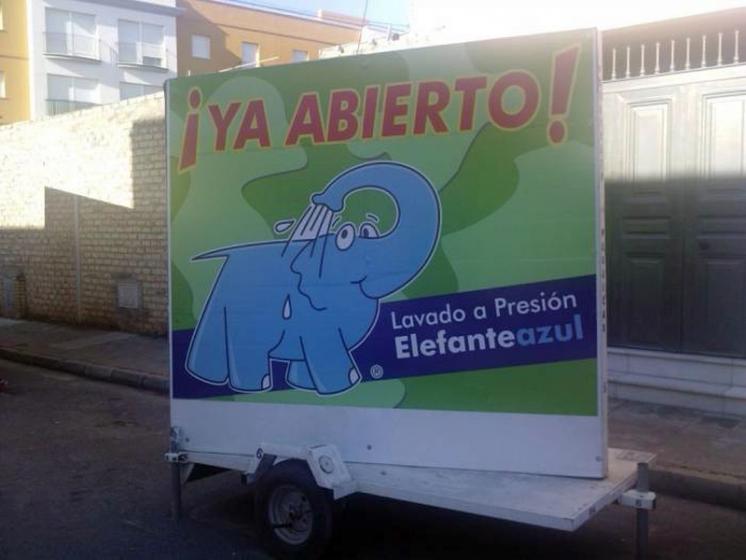 Remolque publicitario valla m&oacute;vil Elefante Azul Dos Hermanas Sevilla