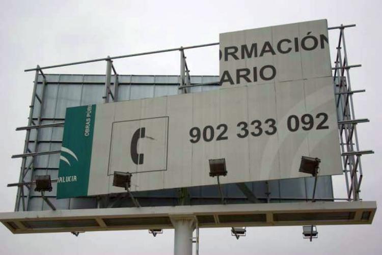 Restauraci&oacute;n y mantenimiento de rotulaci&oacute;n y panelado monopostes Autov&iacute;a A-92