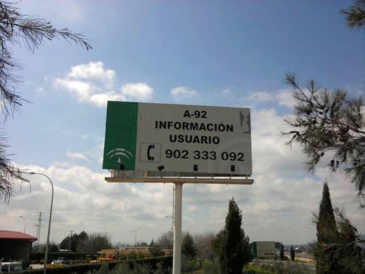 Restauraci&oacute;n y mantenimiento de rotulaci&oacute;n y panelado monopostes Autov&iacute;a A-92