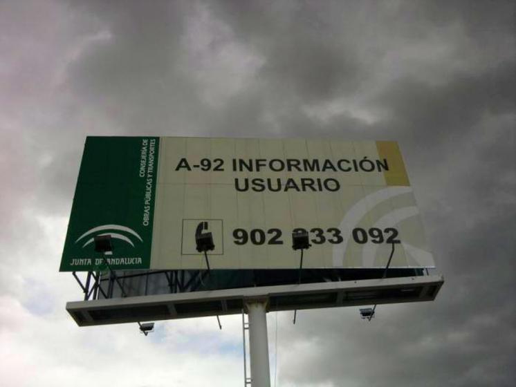 Restauraci&oacute;n y mantenimiento de rotulaci&oacute;n y panelado monopostes Autov&iacute;a A-92