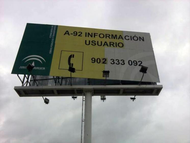 Restauraci&oacute;n y mantenimiento de rotulaci&oacute;n y panelado monopostes Autov&iacute;a A-92