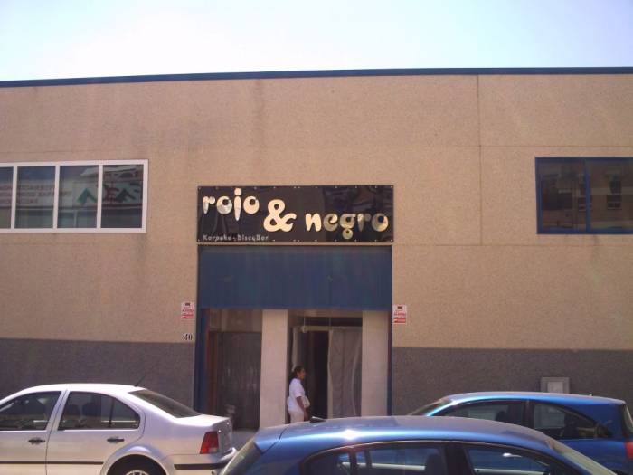 Rojo & Negro R&oacute;tulo luminoso acero inox + ne&oacute;n indirecto + placa metacrilato  8 mm. Sevilla