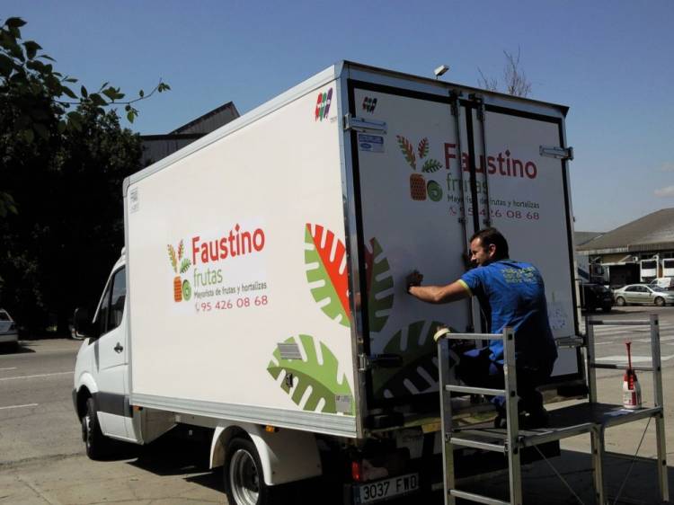 Rotulaci&oacute;n frutas Faustino Merca Sevilla