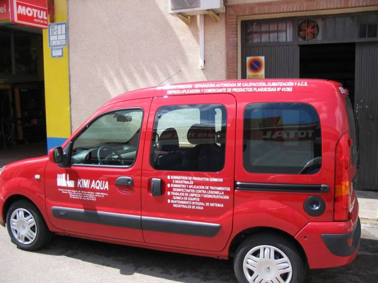Rotulación de furgoneta en vinilo de corte. Kimi Acua Sevilla