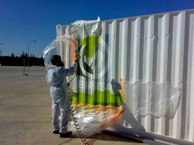 Rotulaci&oacute;n en pintura de Contenedor container Mar&iacute;timo Emasesa. Sevilla