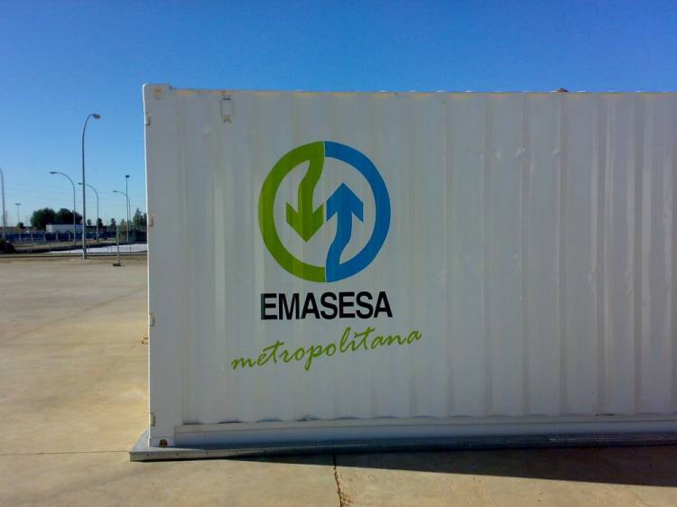 Rotulaci&oacute;n en pintura de Contenedor container Mar&iacute;timo Emasesa