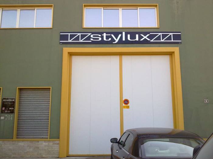 R&oacute;tulo cartel en acero inoxidable. Stylux Cocinas Polig. Ind. Pibo Bollullo de la Mitaci&oacute;n Sevilla