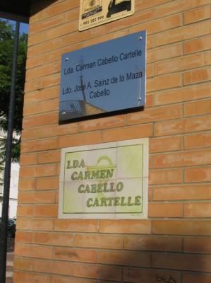 Rótulo cartel con rotulación Placa en acero inx + vinilo Sevilla