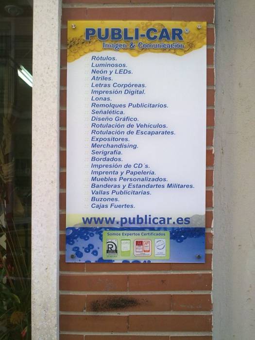 Rótulo cartel con rotulación Publicar Punto de venta en Bellavista Sevilla