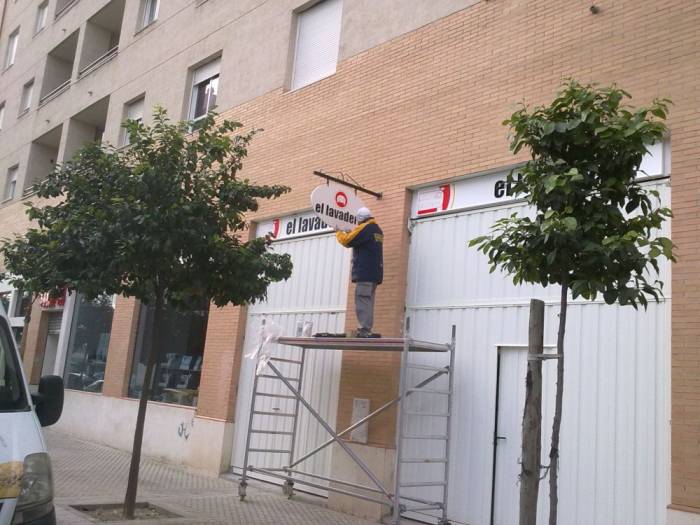 Rótulo cartel El Lavadero Los Bermejales Sevilla