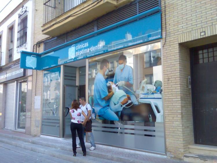 R&oacute;tulo cartel luminoso Luminaria. Cl&iacute;nica S&eacute;ptima Dental Alacal&aacute; de Guadaira Sevilla