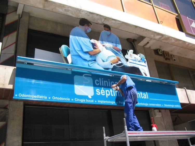 R&oacute;tulo cartel luminoso Luminaria. Cl&iacute;nicas S&eacute;ptima C&aacute;diz