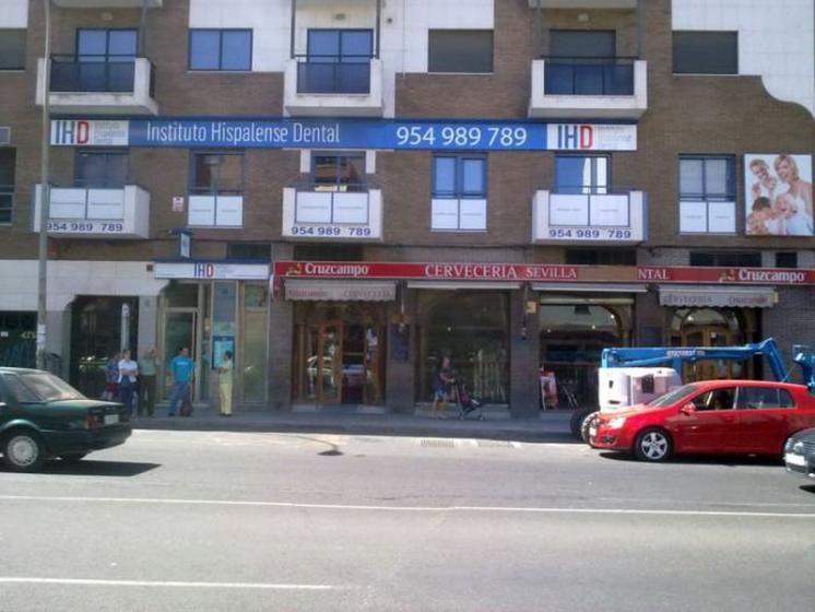 R&oacute;tulo cartel luminoso Luminaria. Instituto Hispalense Dental Sevilla, C/ Jos&eacute; Laguillo Sevilla