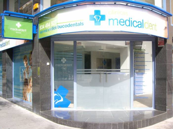 R&oacute;tulo cartel luminoso Luminaria. Medicaldent San Ram&oacute;n Nonat Barcelona