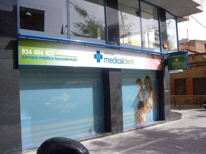 R&oacute;tulo cartel luminoso Luminaria. Medicaldent San Ram&oacute;n Nonat Barcelona