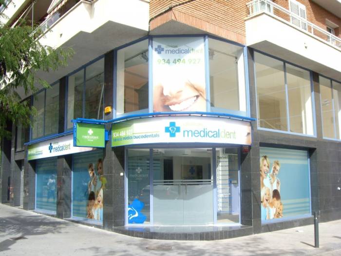 R&oacute;tulo cartel luminoso Luminaria. Medicaldent San Ram&oacute;n Nonat Barcelona