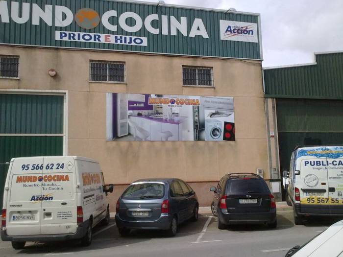 Rótulo cartel Mundo Cocina Dos Hermanas Sevilla