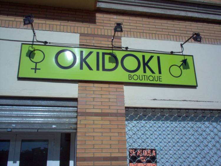 R&oacute;tulo cartel Okidoki. Dos Hermanas Sevilla