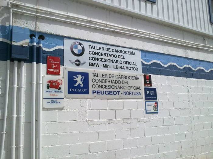 Rótulo cartel Talleres Novochapa Granada Polígono Albolote