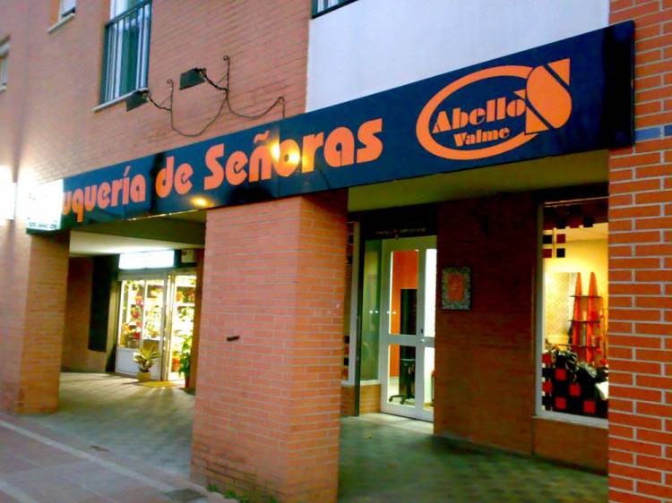 Rótulo cartel  en vinilo Peluquería Cabellos. Dos Hermanas Sevilla