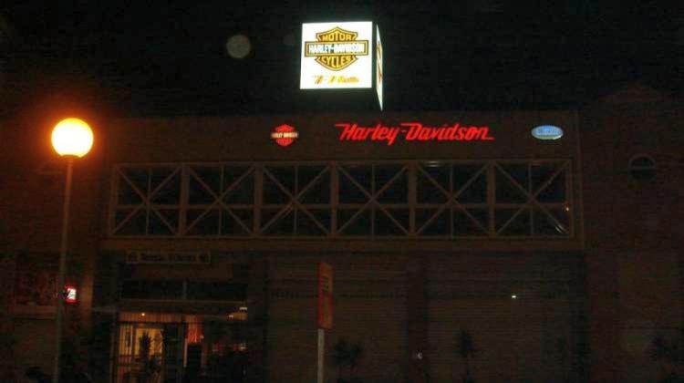 R&oacute;tulo Cubo luminoso Harley Dadvison Sevilla