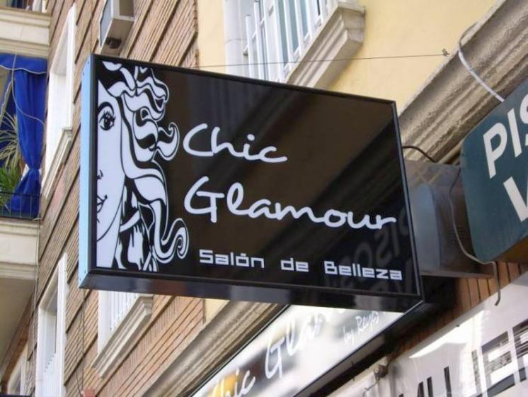 R&oacute;tulo luminoso Banderola Chic Glamour - Los Remedios Sevilla