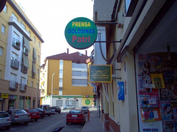 R&oacute;tulo luminoso Banderola. Prensa Patri Dos Hermanas Sevilla