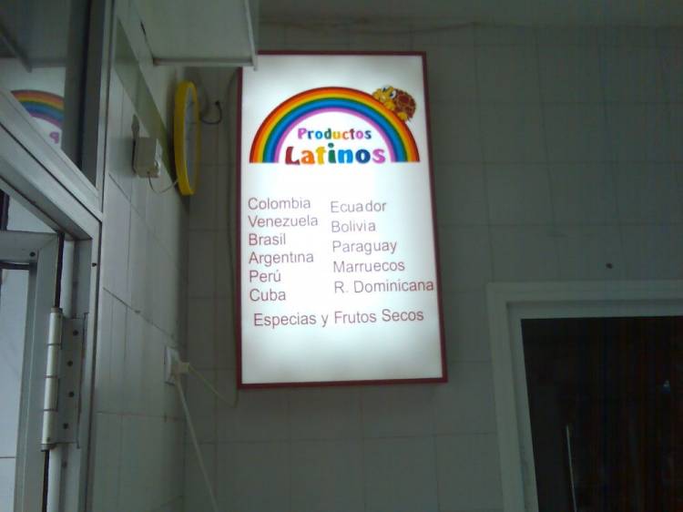 R&oacute;tulo luminoso Banderola. Productos Latino Sevilla