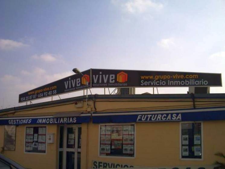 Rótulo luminoso corpóreo. Inmobiliaria Vive sevilla