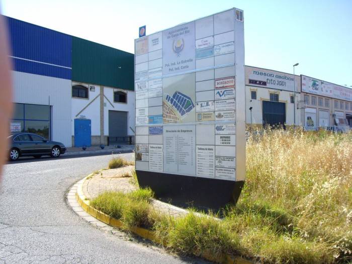 R&oacute;tulo luminoso Totem Mueble directorio 3x3. Pol&iacute;gono industrial La Estrella Coria del R&iacute;o Sevilla.