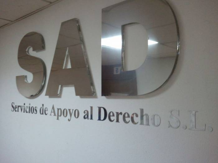 SAD Servicio de apoyo al derecho sl Sevilla, R&oacute;tulo metacrilato y acero inoxidable 
