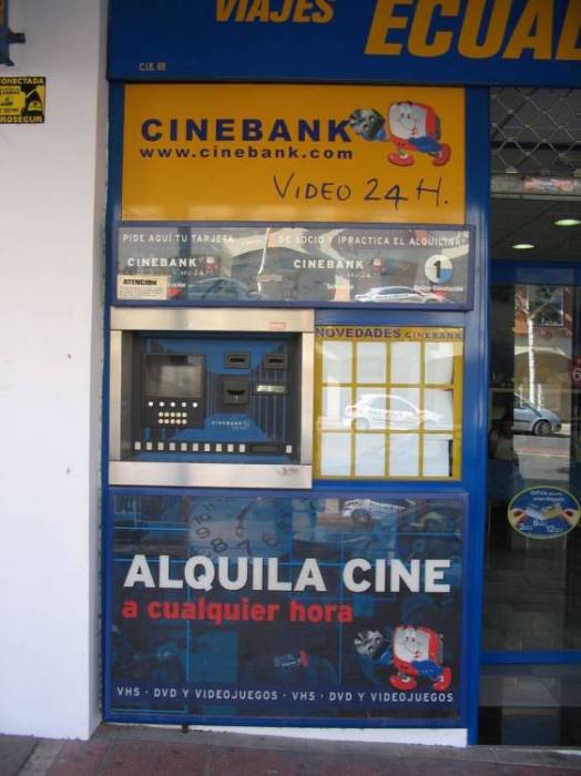Viajes Ecuador. Rotulación en vinilo de Cajero cinebank Dos Hermanas Sevilla