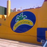 Rotulación con vinilos especiales para el mar. Barco, Buque, Plátano de Canarias. puerto de Sevilla