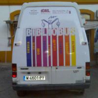 Rotulación integral de furgoneta en vinilo en impresión digital fundido.  Bibliobus Ayuntamiento de Sevilla