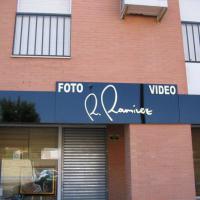 Rótulo cartel Foto y Video R. Ramirez. Dos Hermanas Sevilla
