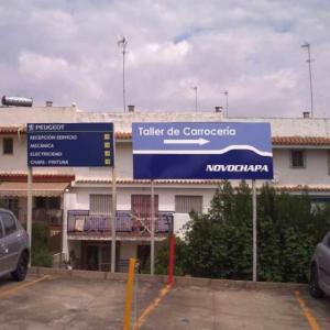 Rótulo cartel Novochapa y Peugeot Automares Sevilla