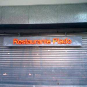 Rótulo luminoso corpóreo. Caja con textos corpóreos Centro comercial Aire sur Sevilla