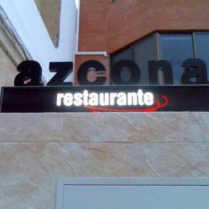 Rótulo luminoso corpóreo. Restaurante Azcona Caja + texto corpóreos Bellavista Sevilla