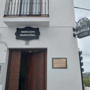 Banderola doble cara iluminada para Valhalla en Benaocaz en Cádiz. Banderola doble cara iluminada para Valhalla en Benaocaz en Cádiz.