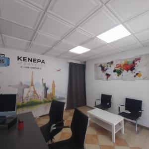 Fotomural y corp&oacute;reo de interior en PVC de 19 mm para Kenepa agencia de viajes en Montequinto Dos Hermanas Sevilla.