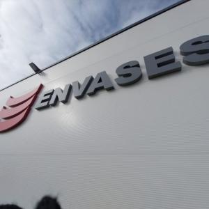 Letras corpóreas en aluminio lacado para Envases Sevilla. Letras corpóreas en aluminio lacado para Envases Sevilla.