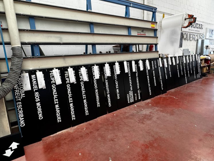 Carteler&iacute;a personalizada callejero para el Ayuntamiento de Dos Hermanas Sevilla.