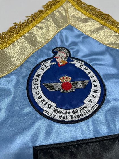 Guión Banderín bordado de compañía en doble raso bordado. Dirección de Enseñanza Ejército del Aire y del Espacio.